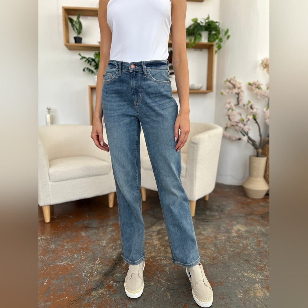 Judy Blue High Rise Classic Straight Fit Jeans No Distressing Regular Plus NEW - Picture 14 of 16